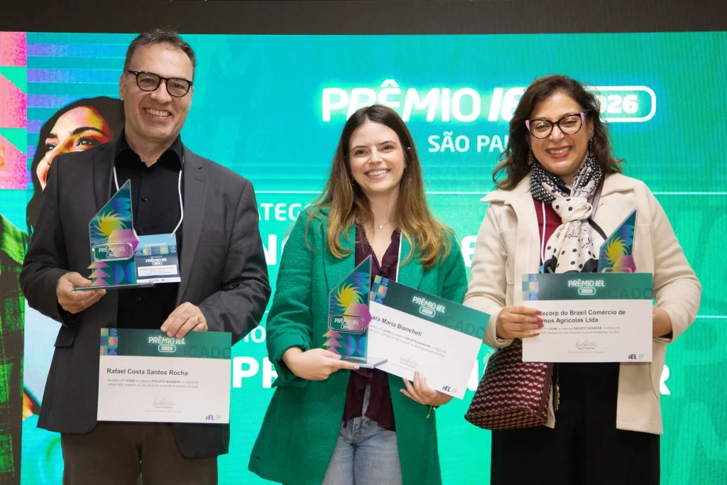 Rafael Rocha, R&D Coordinator at Rovensa Next, Lara Bianchetti and Johana Rincones, Global R&D Manager at Rovensa Next.